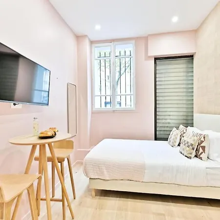 Petit Confortable & Tranquille 17eme Apartment *