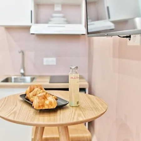 Petit Confortable & Tranquille 17eme 아파트